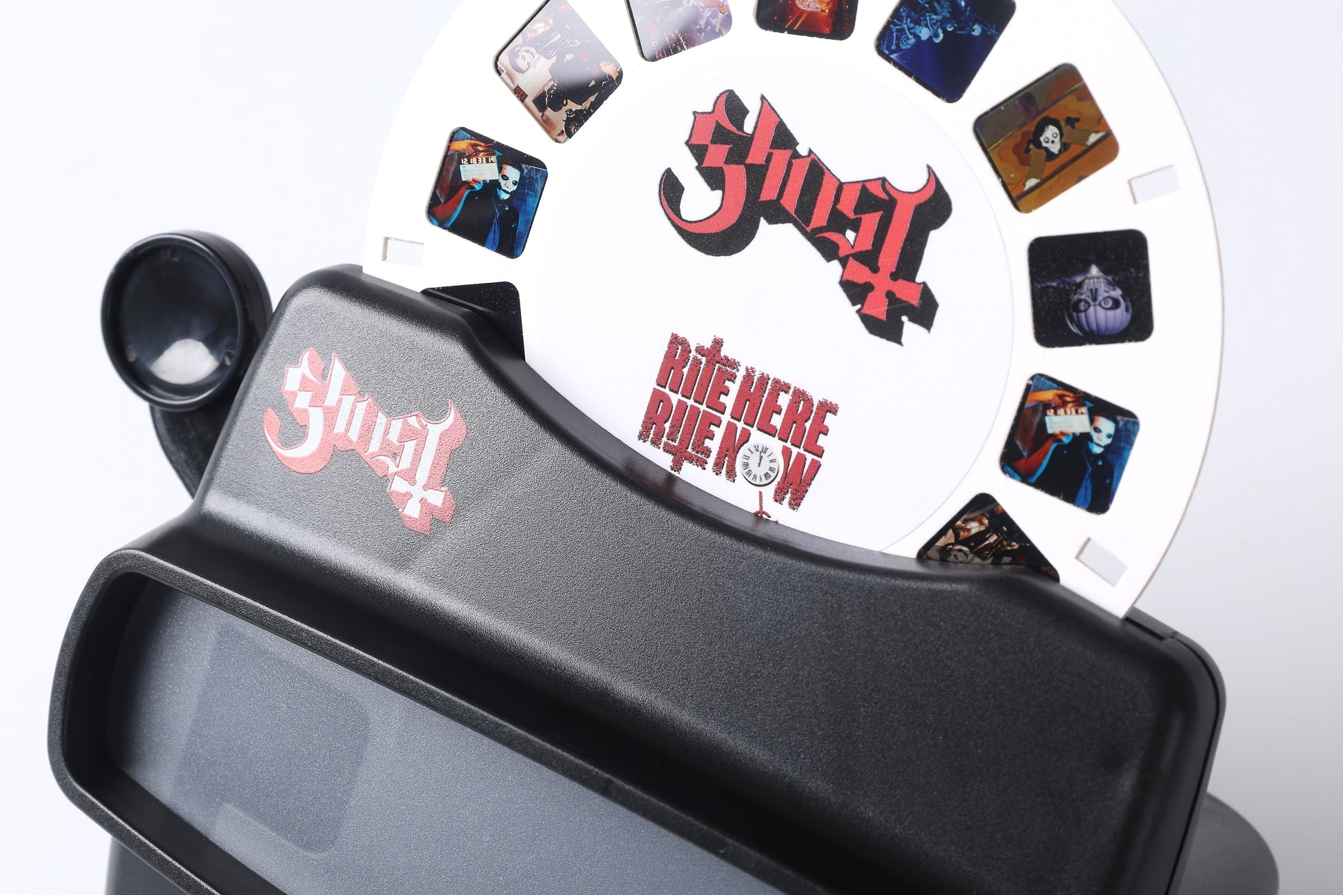 This Ghost Viewfinder includes a Rite Here Rite Now disk that features exclusive scenes from the Rite Here Rite Now film. Relive the magic through every lens click and immerse yourself in a one-of-a-kind visual journey.